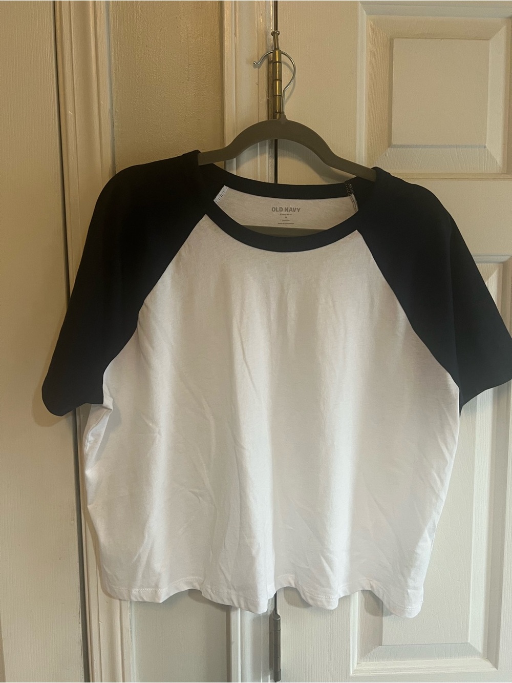 Old Navy White and Navy Cropped Short Sleeve Tee